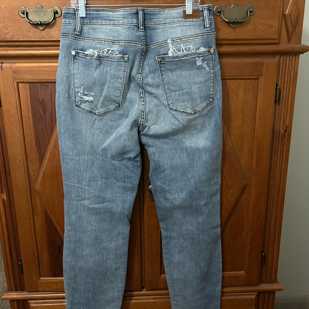 Judy Blue Boyfriend Fit distressed with paint splatter Denim - Picture 6 of 8
